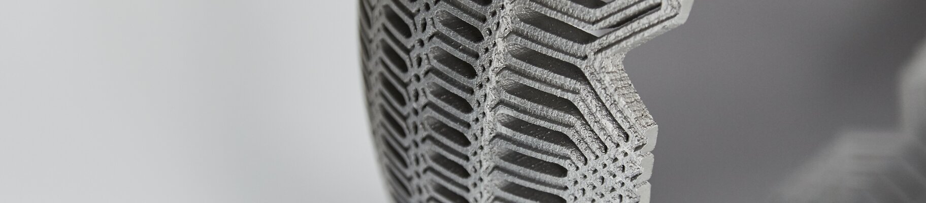 close-up of an 3D printed combustion chamber | © EOS
