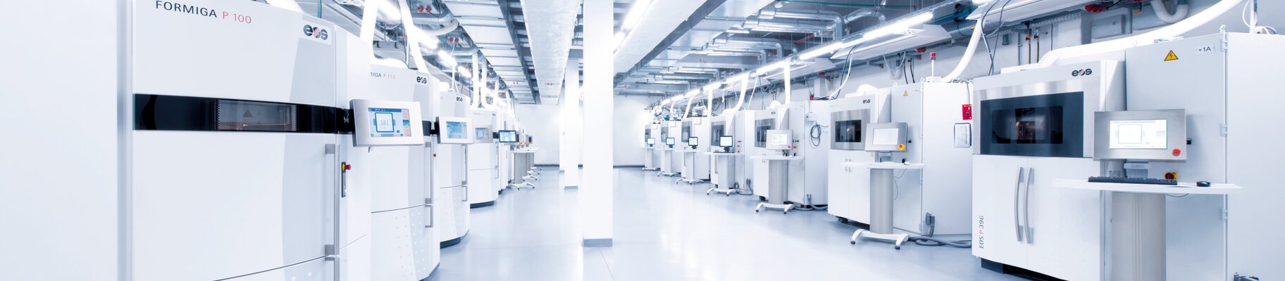 Fertigungshalle mit Polymer-3D-Druckern | © EOS